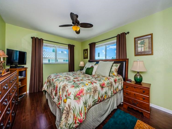 2 Bedroom- 2 bathroom Townhouse with direct beach access