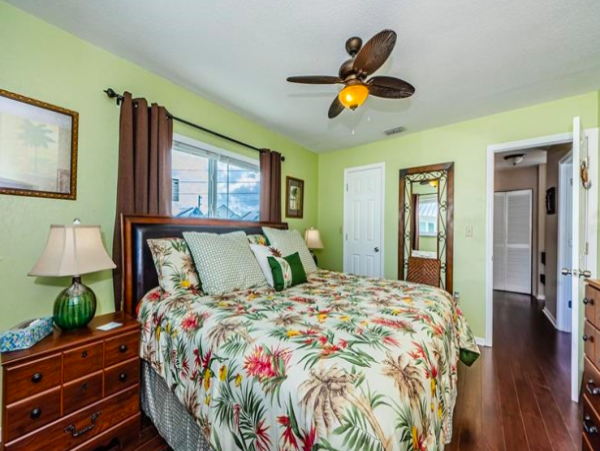 2 Bedroom- 2 bathroom Townhouse with direct beach access