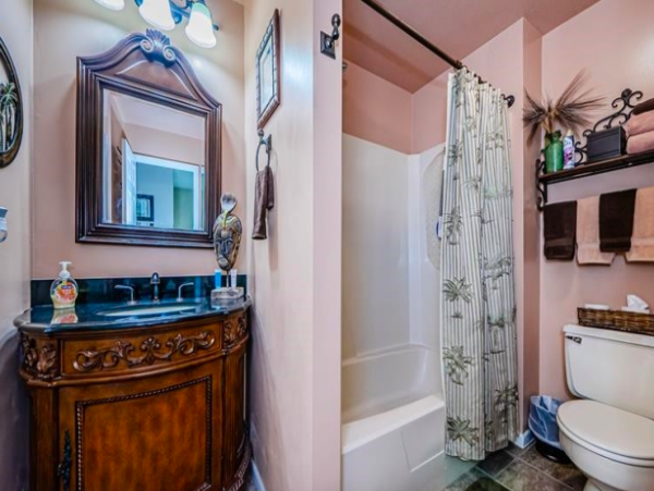 2 Bedroom- 2 bathroom Townhouse with direct beach access