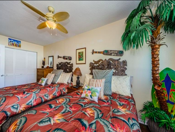 2 Bedroom- 2 bathroom Townhouse with direct beach access