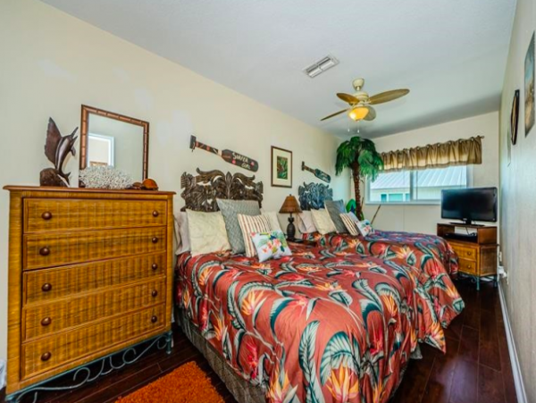 2 Bedroom- 2 bathroom Townhouse with direct beach access