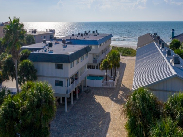 2 Bedroom- 2 bathroom Townhouse with direct beach access