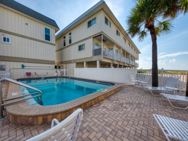 2 Bedroom- 2 bathroom Townhouse with direct beach access
