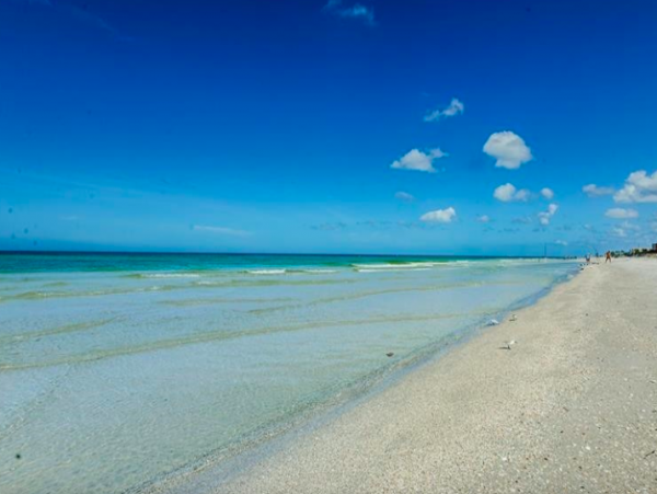 2 Bedroom- 2 bathroom Townhouse with direct beach access