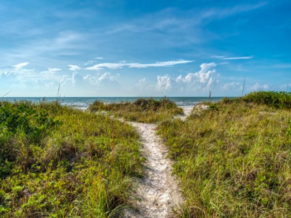 2 Bedroom- 2 bathroom Townhouse with direct beach access