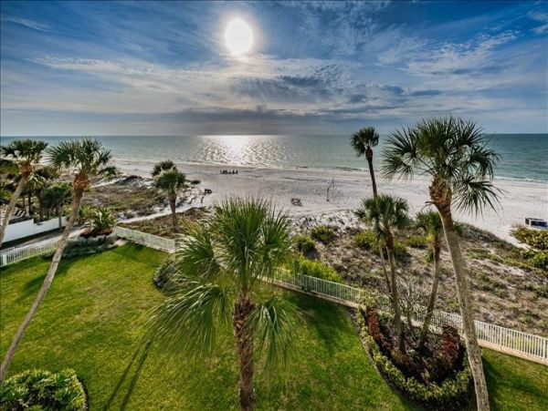 Beachfront Condo w/ 3 Bedroom in Indian Shores