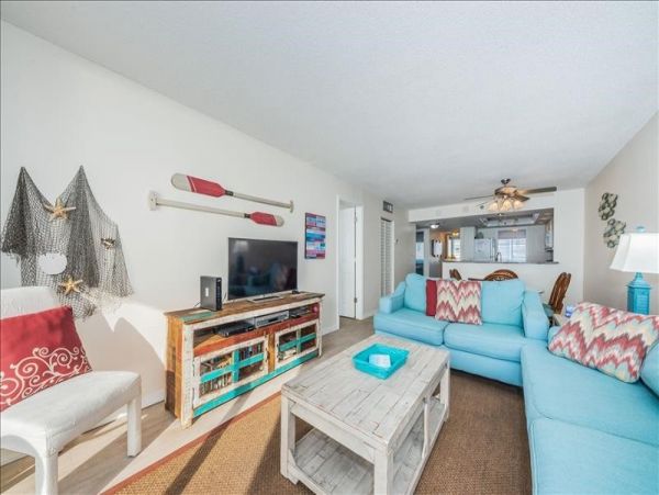 Beachfront Condo w/ 3 Bedroom in Indian Shores