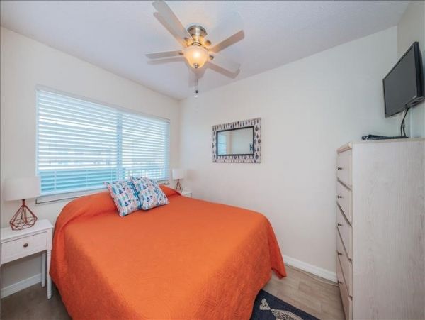 Beachfront Condo w/ 3 Bedroom in Indian Shores