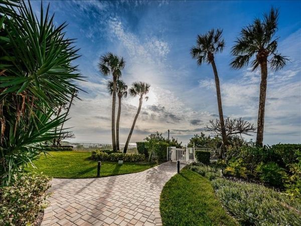 Beachfront Condo w/ 3 Bedroom in Indian Shores