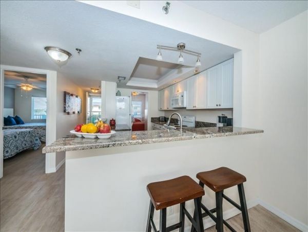 Beachfront Condo w/ 3 Bedroom in Indian Shores