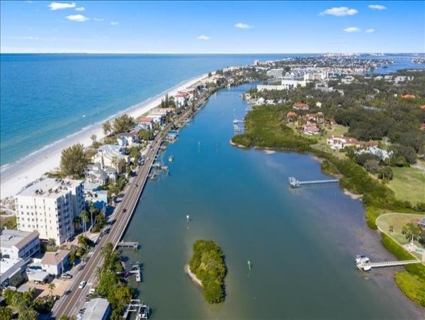 Beachfront Condo w/ 3 Bedroom in Indian Shores