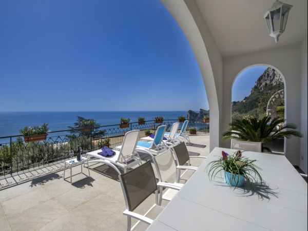 Luxury Pool Villa Modern Style & Comfort