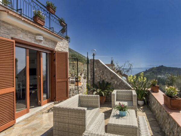 Luxury Pool Villa Modern Style & Comfort