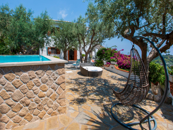 Luxury Pool Villa Modern Style & Comfort