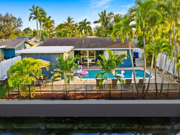 Beautiful 5BR Vacation Home with Pool, Fire pit & Waterviews
