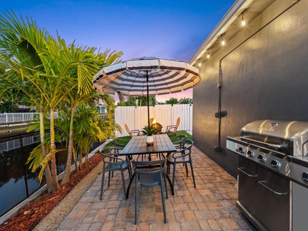 Beautiful 5BR Vacation Home with Pool, Fire pit & Waterviews