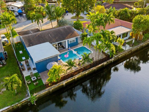 Beautiful 5BR Vacation Home with Pool, Fire pit & Waterviews