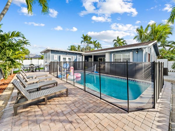 Beautiful 5BR Vacation Home with Pool, Fire pit & Waterviews