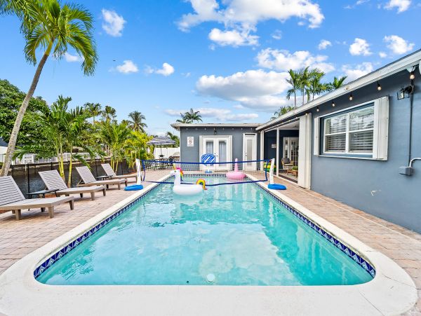 Beautiful 5BR Vacation Home with Pool, Fire pit & Waterviews