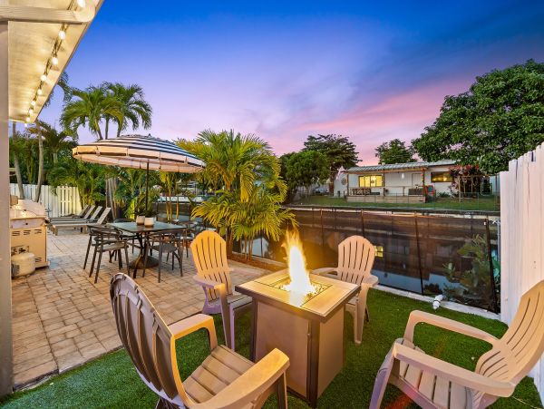 Beautiful 5BR Vacation Home with Pool, Fire pit & Waterviews
