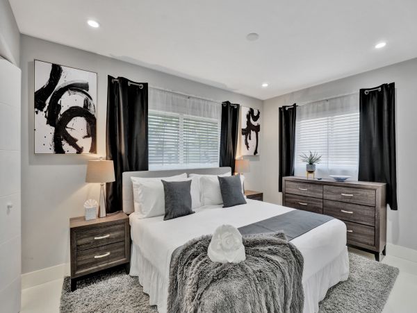 Hollywood Vacation Four Bedroom