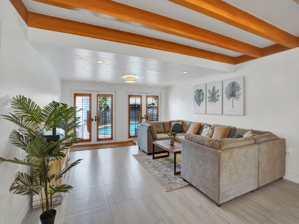 Beautiful Hollywood Beach 5 Bedroom Pool Home