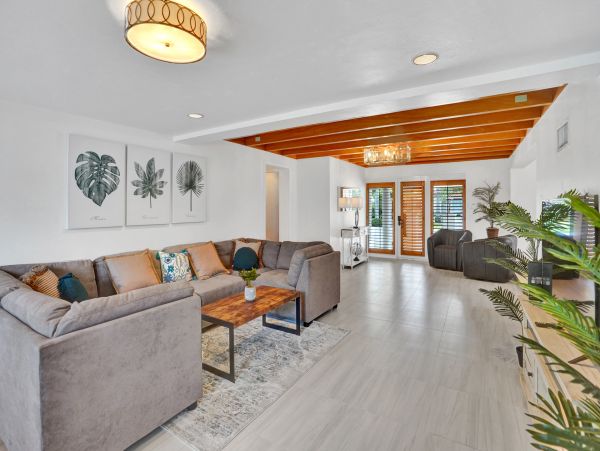 Beautiful Hollywood Beach 5 Bedroom Pool Home