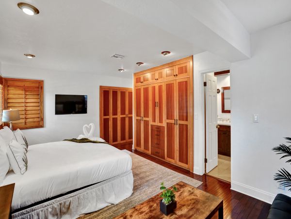 Beautiful Hollywood Beach 5 Bedroom Pool Home