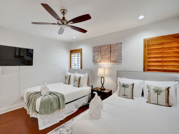 Beautiful Hollywood Beach 5 Bedroom Pool Home