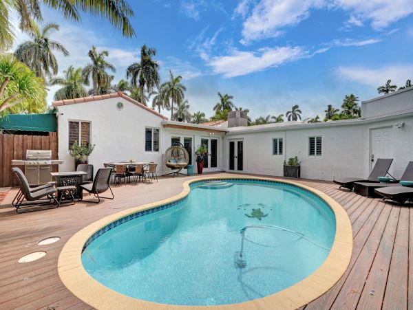 Beautiful Hollywood Beach 5 Bedroom Pool Home