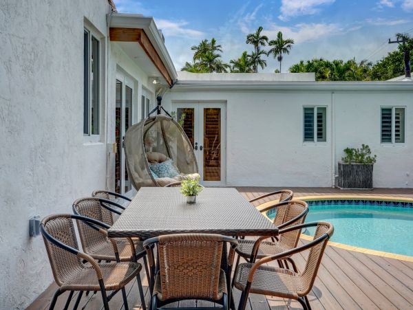 Beautiful Hollywood Beach 5 Bedroom Pool Home