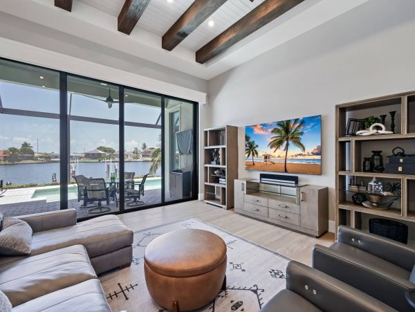 Gorgeous Canal-Front Vacation Home in Marco Island with Pool