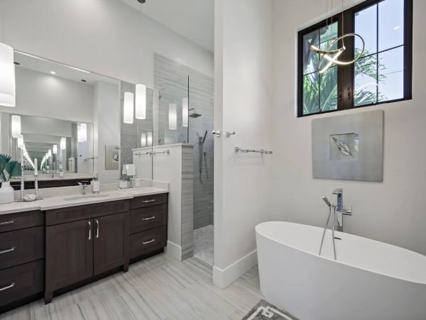 Gorgeous Canal-Front Vacation Home in Marco Island with Pool
