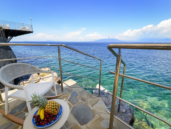 Oceanfront Sorrento Vacation Home Four Bedroom