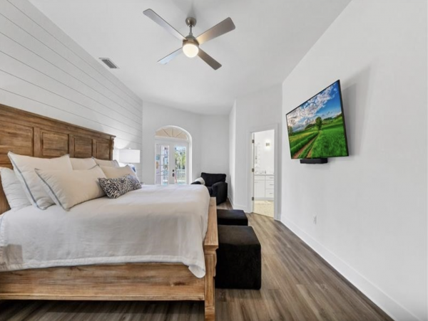 Lido Key Pool Vacation Home with 3 Bedrooms
