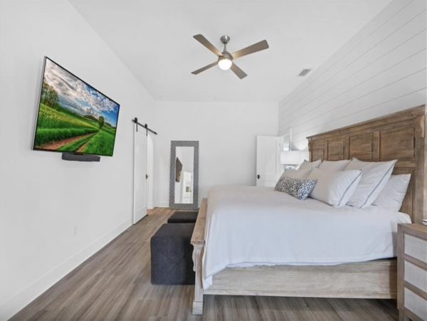 Lido Key Pool Vacation Home with 3 Bedrooms