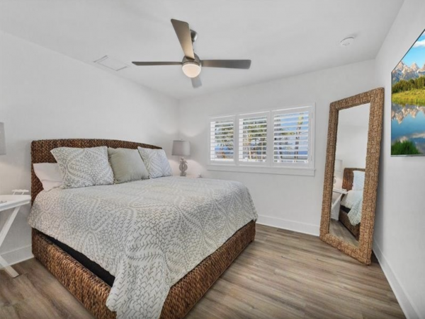 Lido Key Pool Vacation Home with 3 Bedrooms