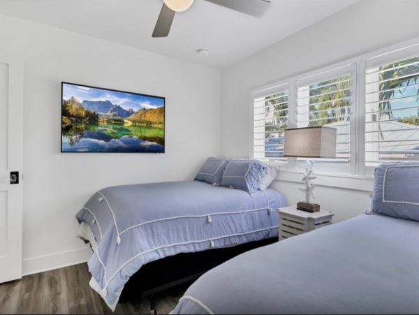 Lido Key Pool Vacation Home with 3 Bedrooms