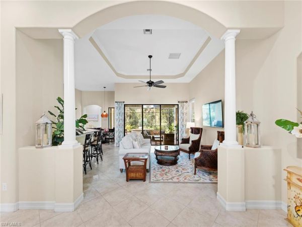 New Arrival Naples Four Bedroom Vacation Home- Pool Spacious Upscale Decor