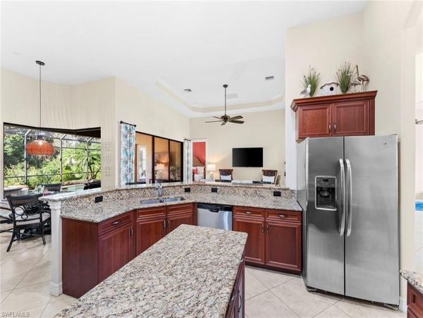 New Arrival Naples Four Bedroom Vacation Home- Pool Spacious Upscale Decor