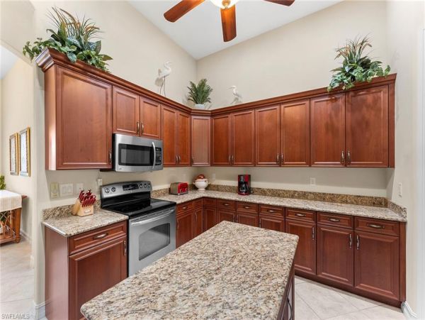 New Arrival Naples Four Bedroom Vacation Home- Pool Spacious Upscale Decor