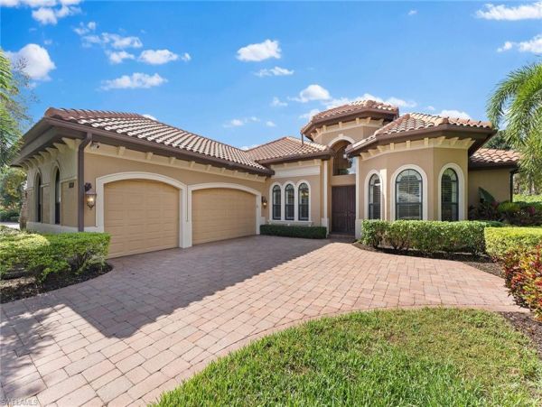 New Arrival Naples Four Bedroom Vacation Home- Pool Spacious Upscale Decor