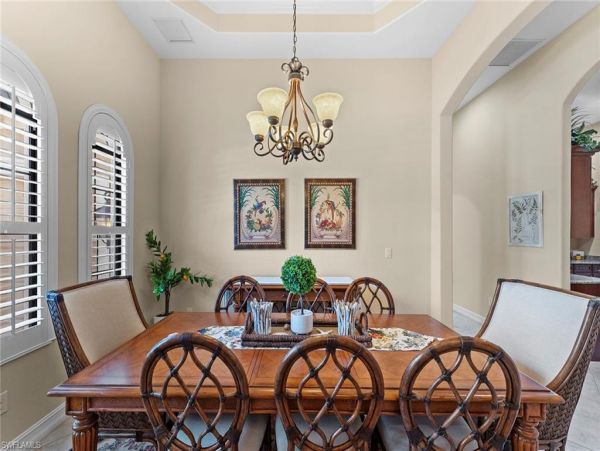 New Arrival Naples Four Bedroom Vacation Home- Pool Spacious Upscale Decor