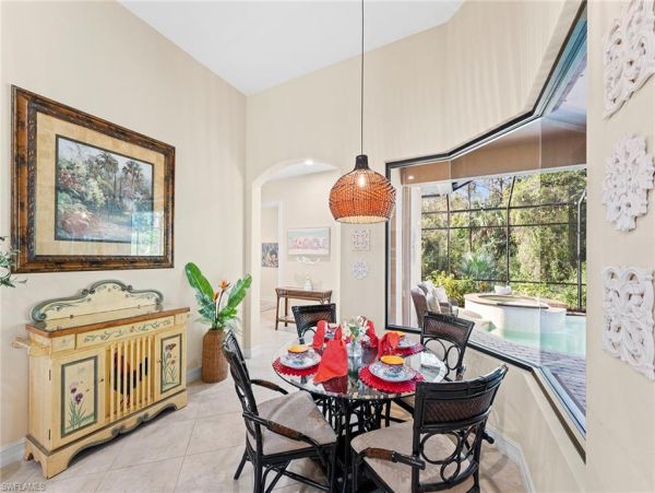 New Arrival Naples Four Bedroom Vacation Home- Pool Spacious Upscale Decor