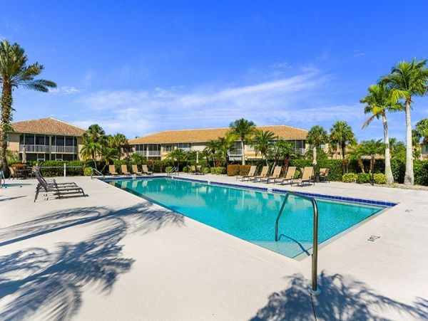 Lovely 2 Bedroom Vacation Home in Naples