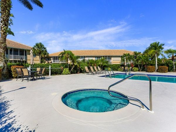 Lovely 2 Bedroom Vacation Home in Naples