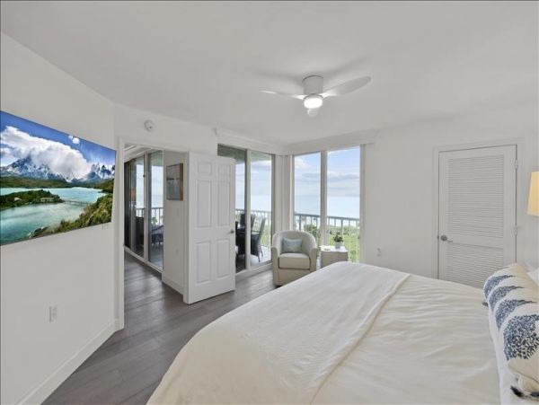 Naples 3 Bedroom Vacation Condo Full Ocean Views
