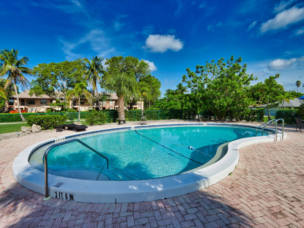 Cozy 2-Bed Naples Vacation Rental Near Downtown & Beaches