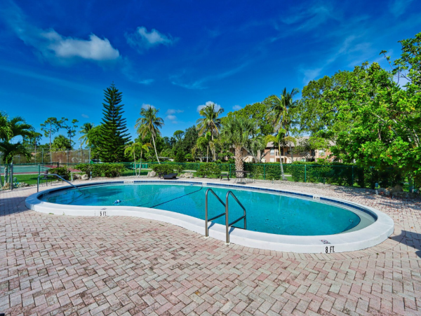 Cozy 2-Bed Naples Vacation Rental Near Downtown & Beaches