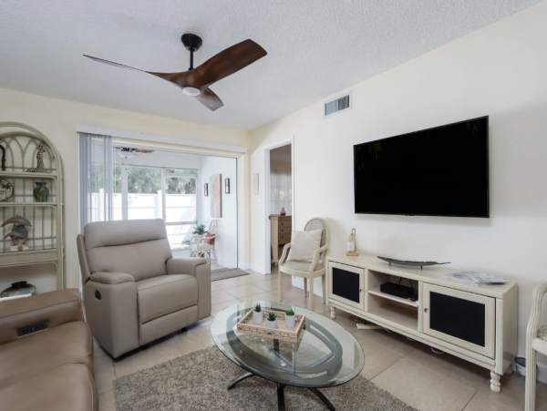 Cozy 2-Bed Naples Vacation Rental Near Downtown & Beaches